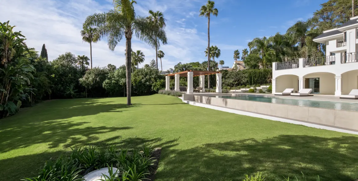 Sale of detached villa in Nueva Andalucía 8