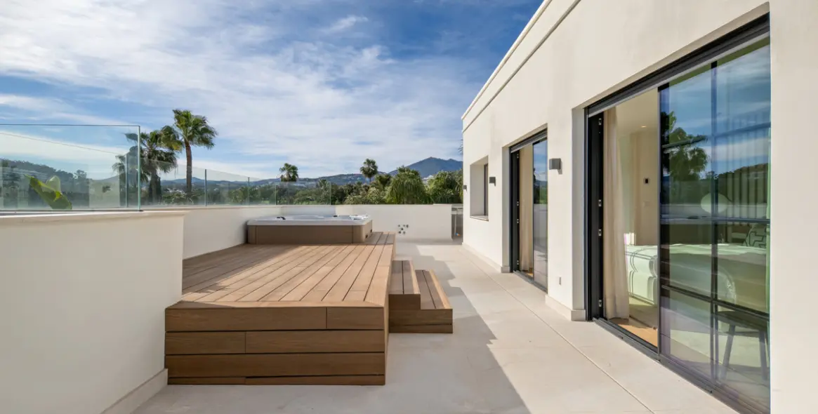 Sale of detached villa in Nueva Andalucía 10