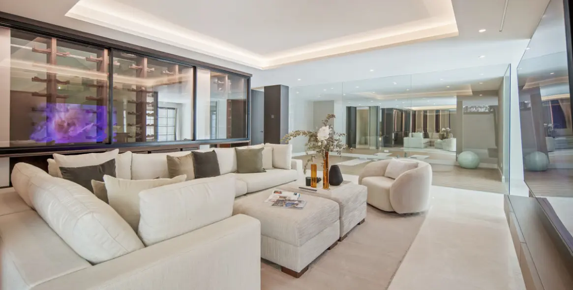 Sale of detached villa in Nueva Andalucía 14