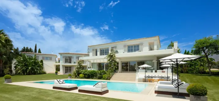 Venta de villa independiente en Aloha 4