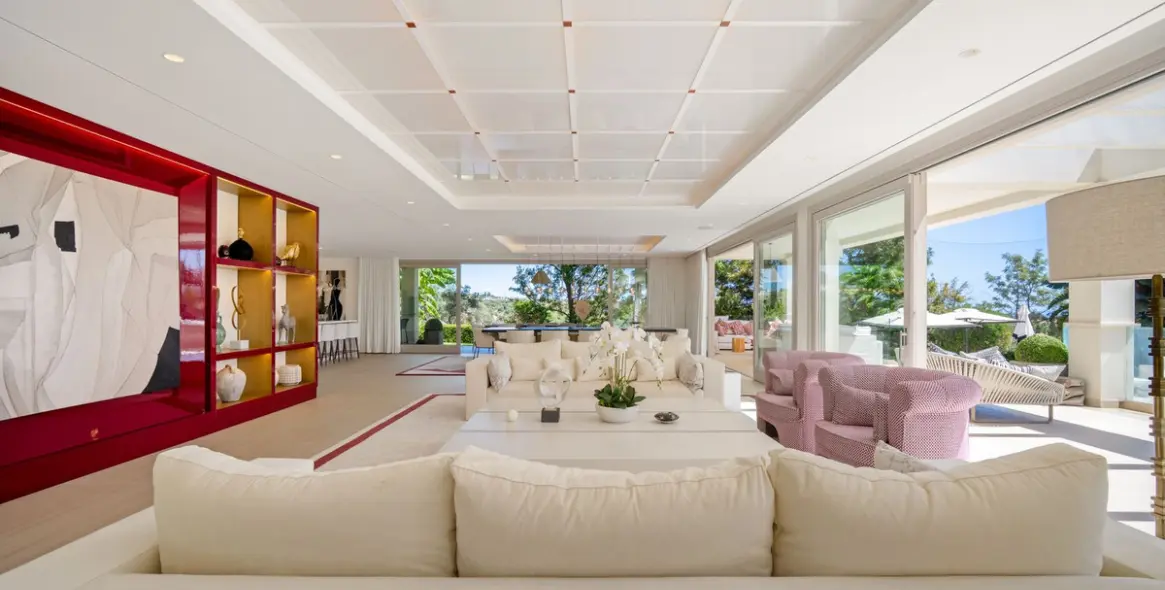 Sale of detached villa in Aloha 9