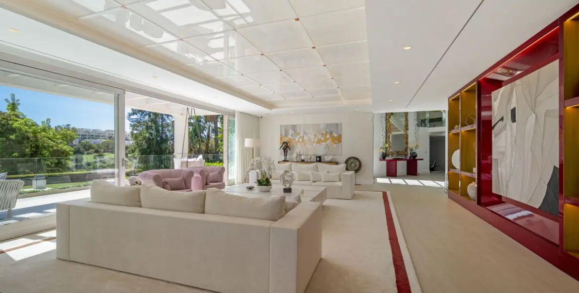 Sale of detached villa in Aloha 10