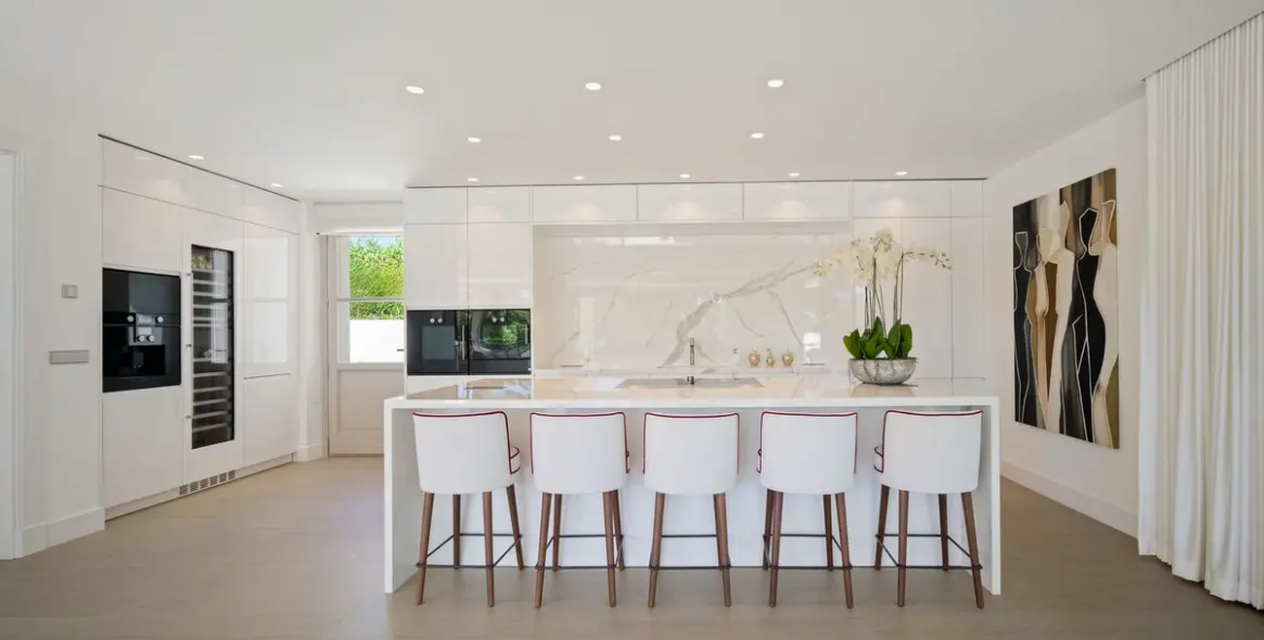Sale of detached villa in Aloha 12