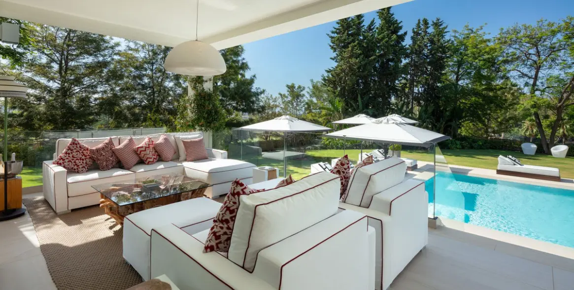 Sale of detached villa in Aloha 17