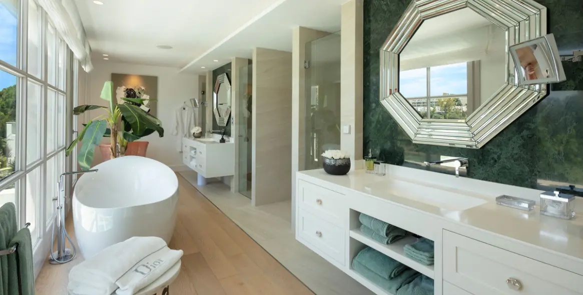 Sale of detached villa in Aloha 22