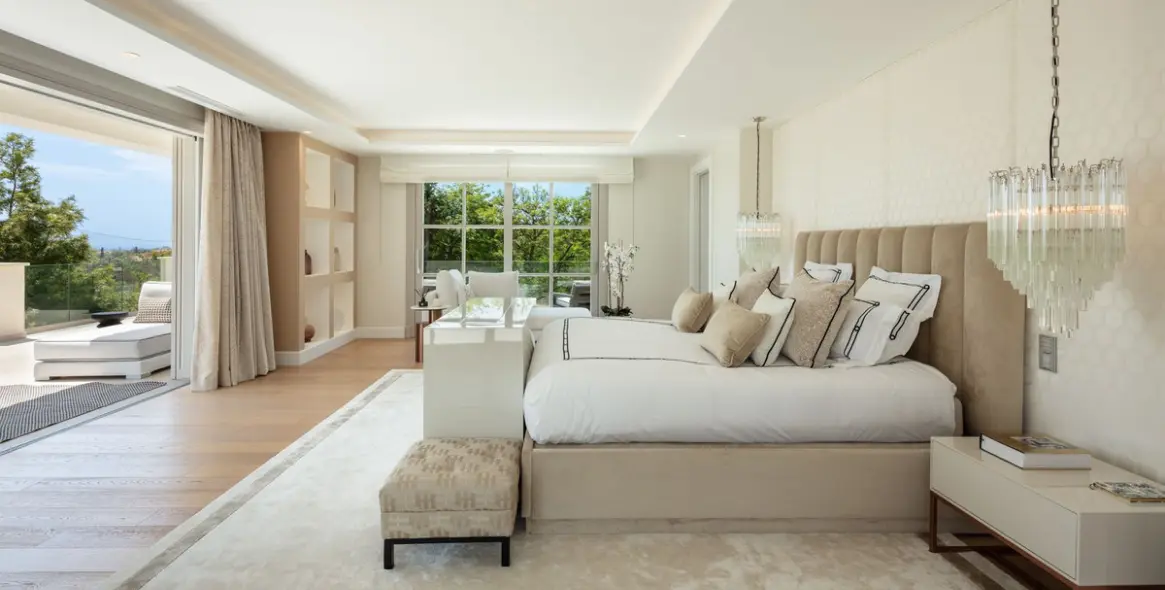 Sale of detached villa in Aloha 23