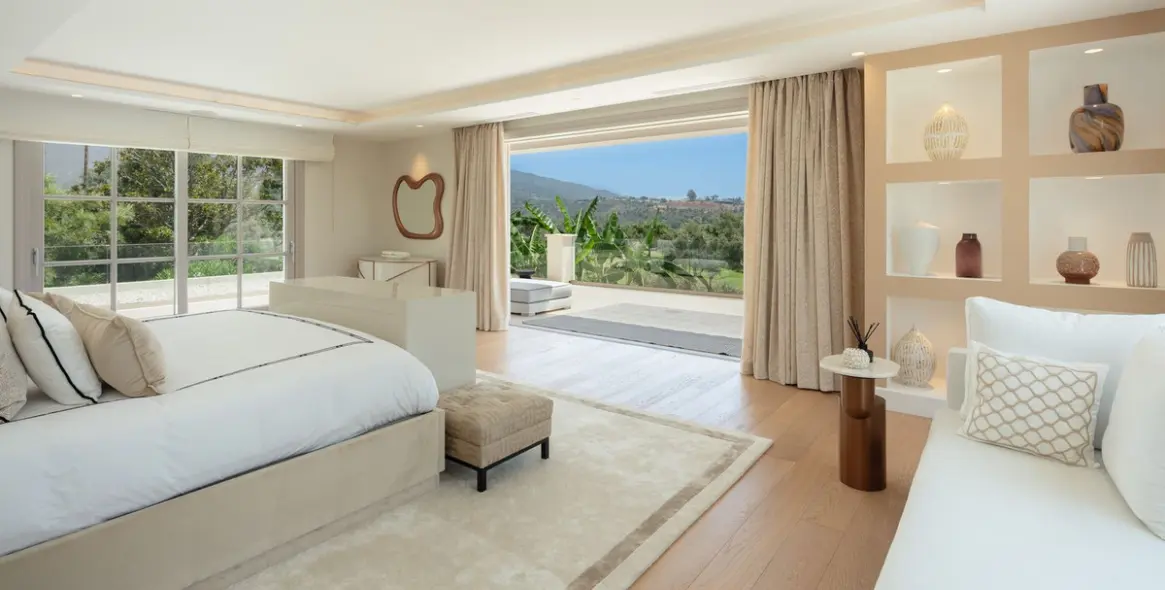 Sale of detached villa in Aloha 25