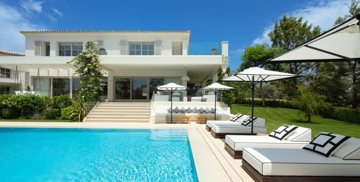 Sale of detached villa in Aloha 48