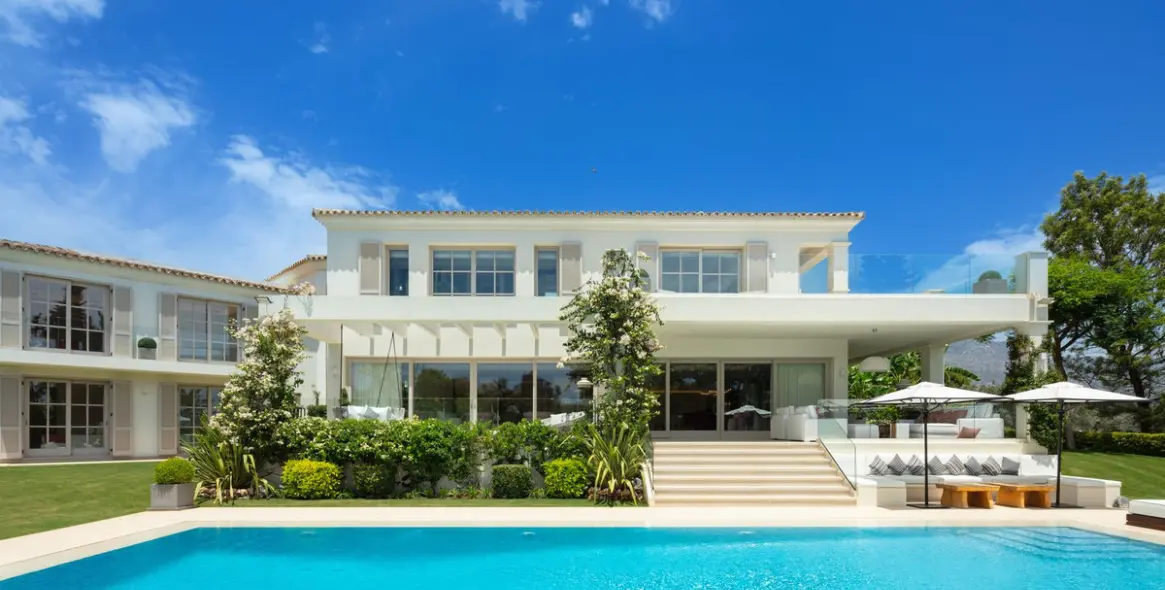 Sale of detached villa in Aloha 52