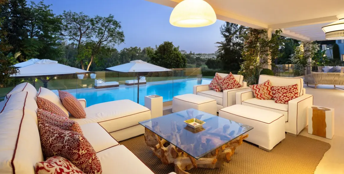 Sale of detached villa in Aloha 55
