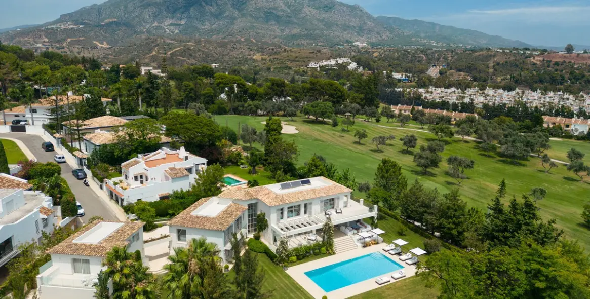 Sale of detached villa in Aloha 68