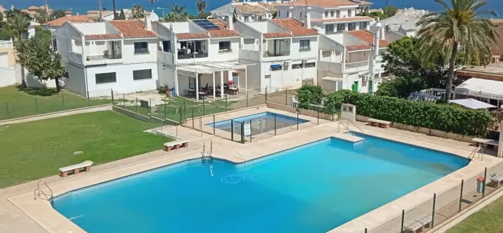 Alquiler a largo plazo de ático en El Faro 0