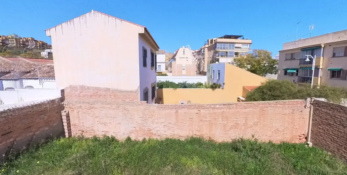 Sale of residential plot in Teatinos 5