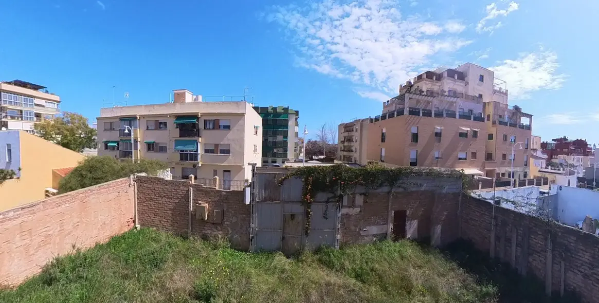 Sale of residential plot in Teatinos 8