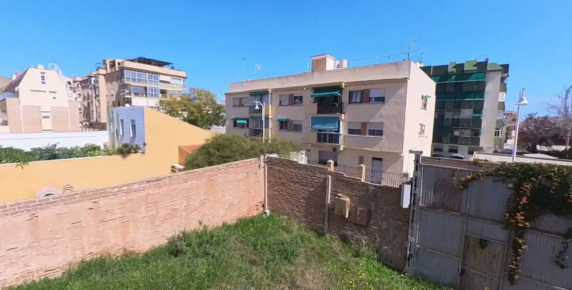Sale of residential plot in Teatinos 9