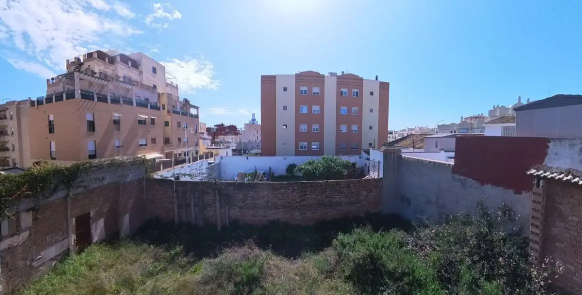 Sale of residential plot in Teatinos 10