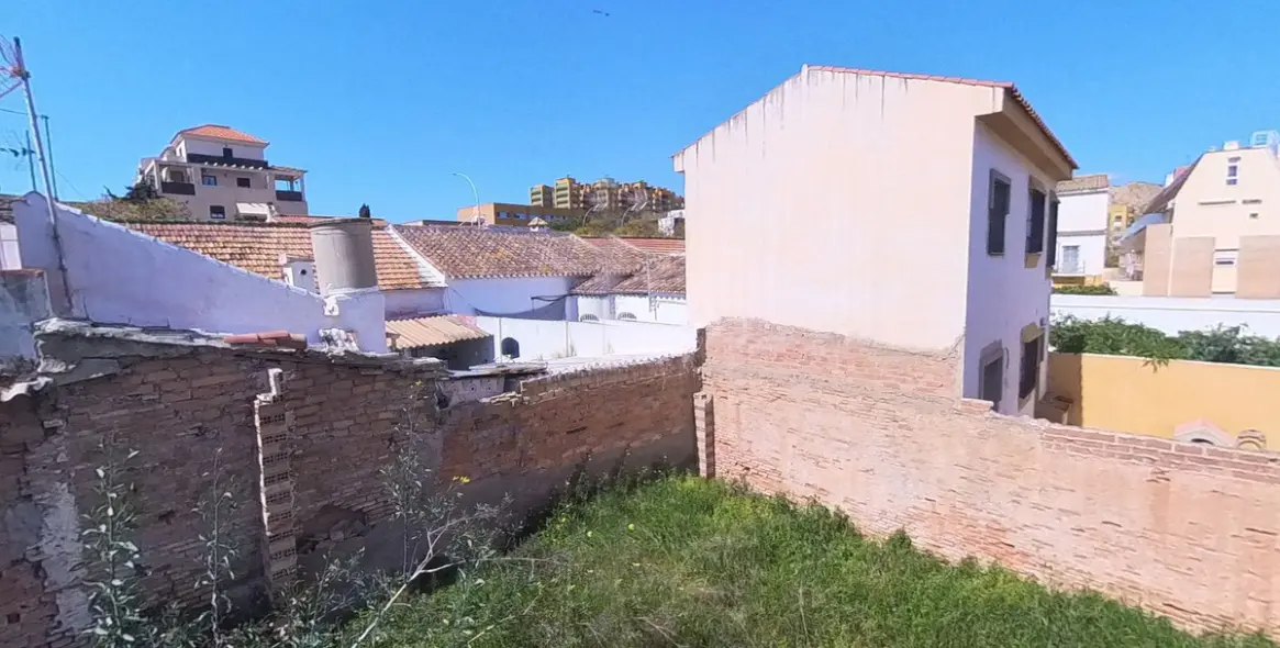Sale of residential plot in Teatinos 12