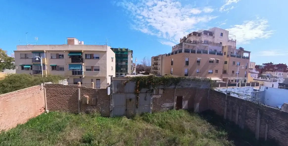 Sale of residential plot in Teatinos 13