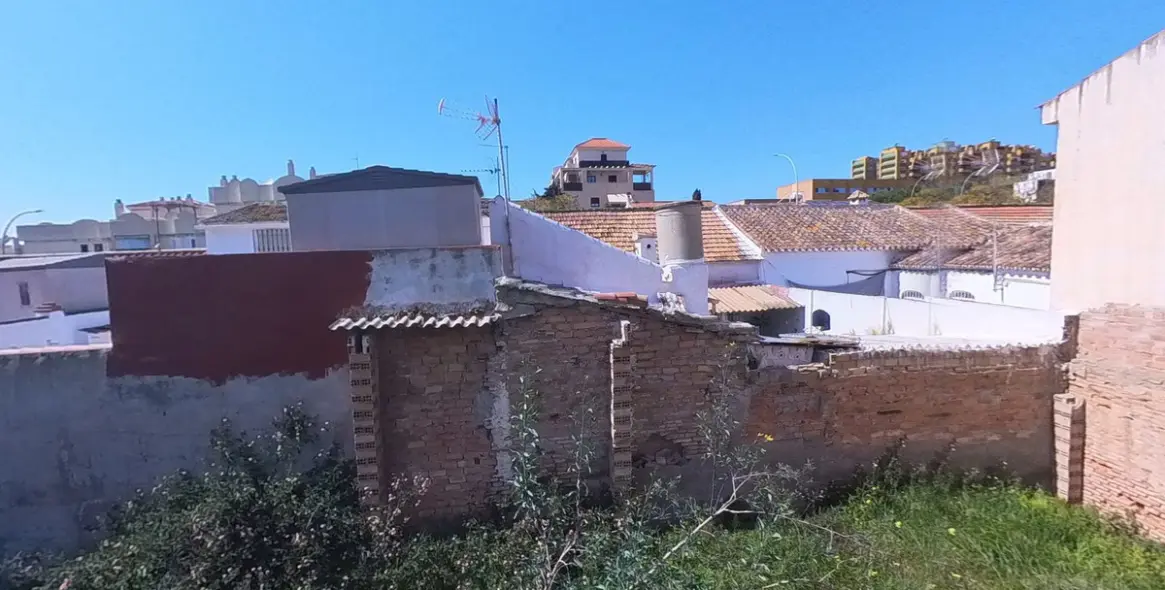 Sale of residential plot in Teatinos 15