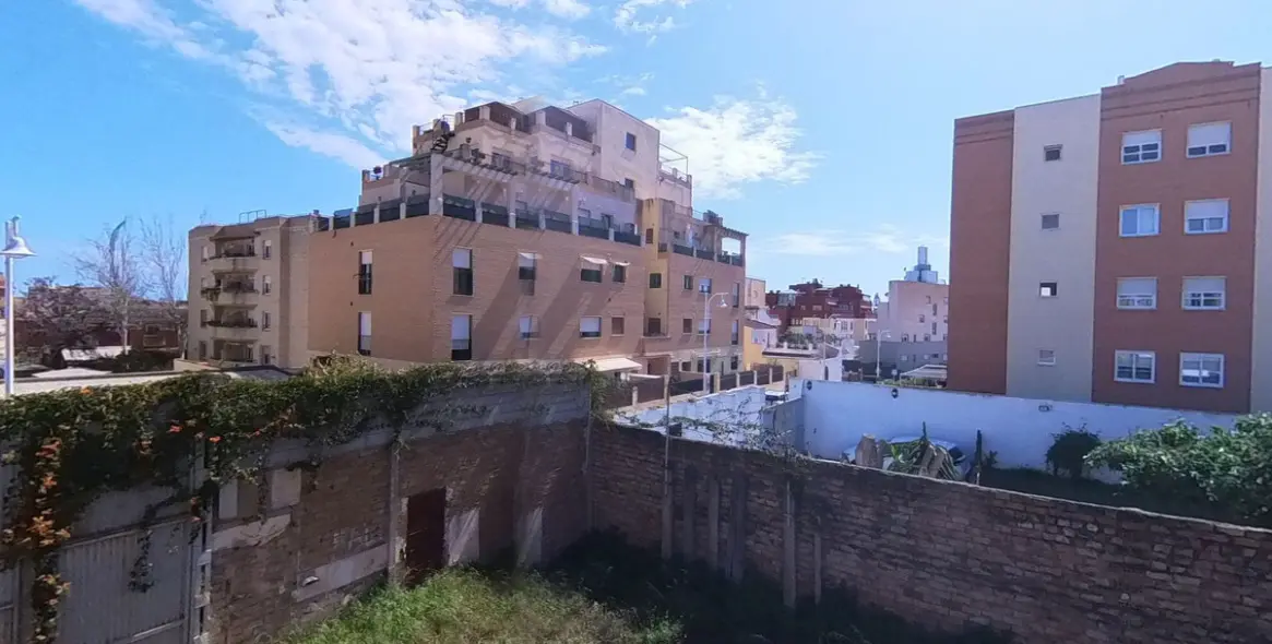 Sale of residential plot in Teatinos 17