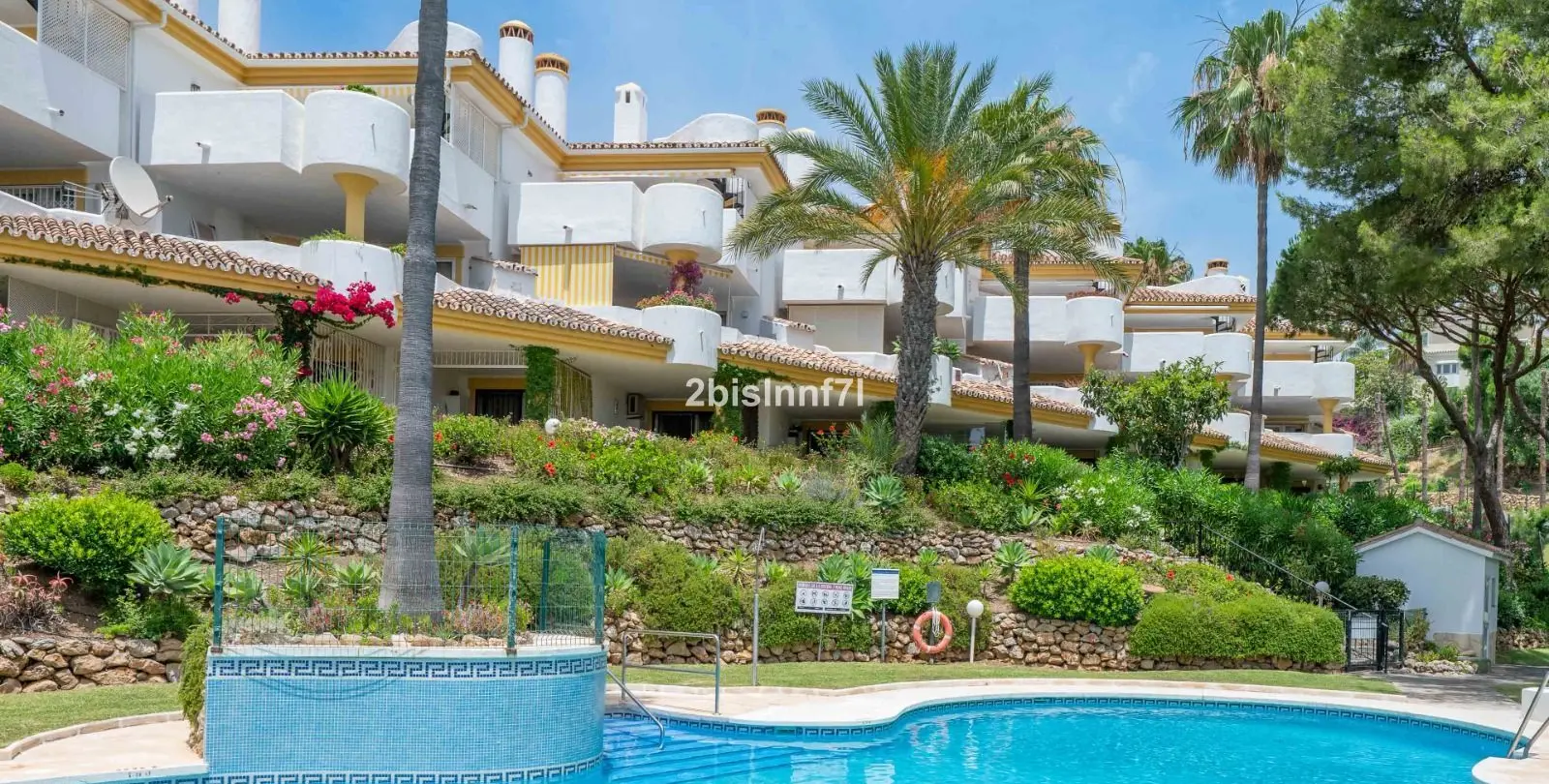 Sale of penthouse in Calahonda 1