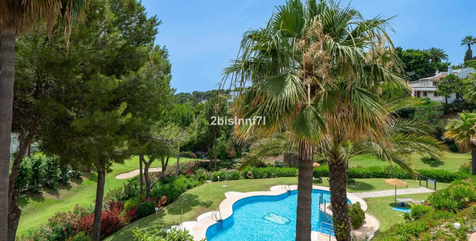 Sale of penthouse in Calahonda 2