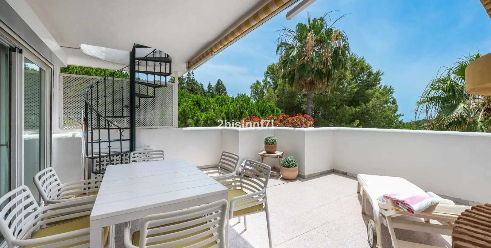 Sale of penthouse in Calahonda 3