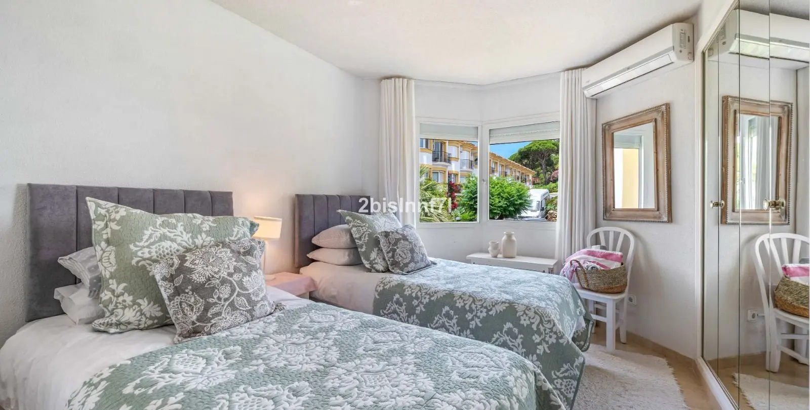 Sale of penthouse in Calahonda 16