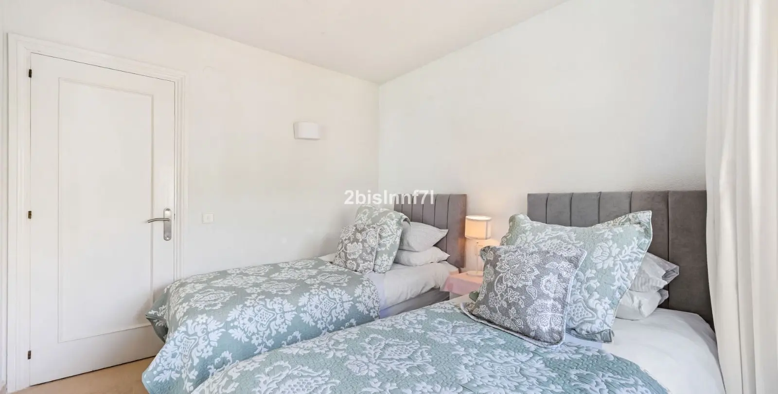 Sale of penthouse in Calahonda 17