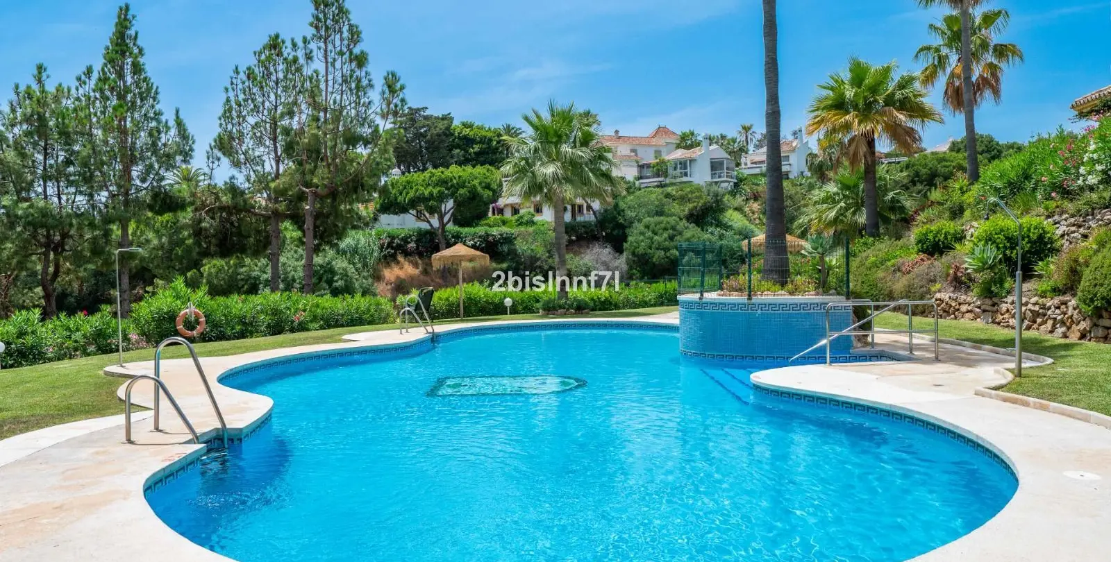 Sale of penthouse in Calahonda 25