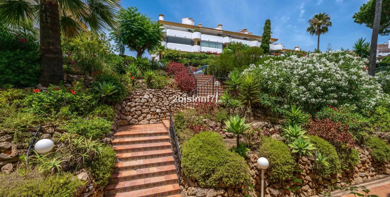Sale of penthouse in Calahonda 27