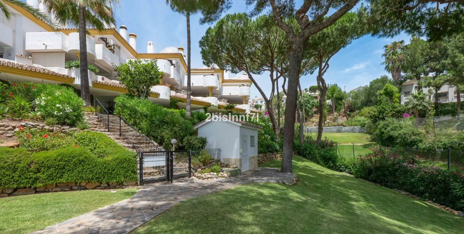 Sale of penthouse in Calahonda 28