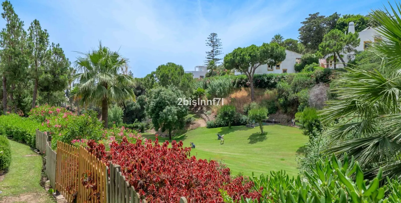 Sale of penthouse in Calahonda 29