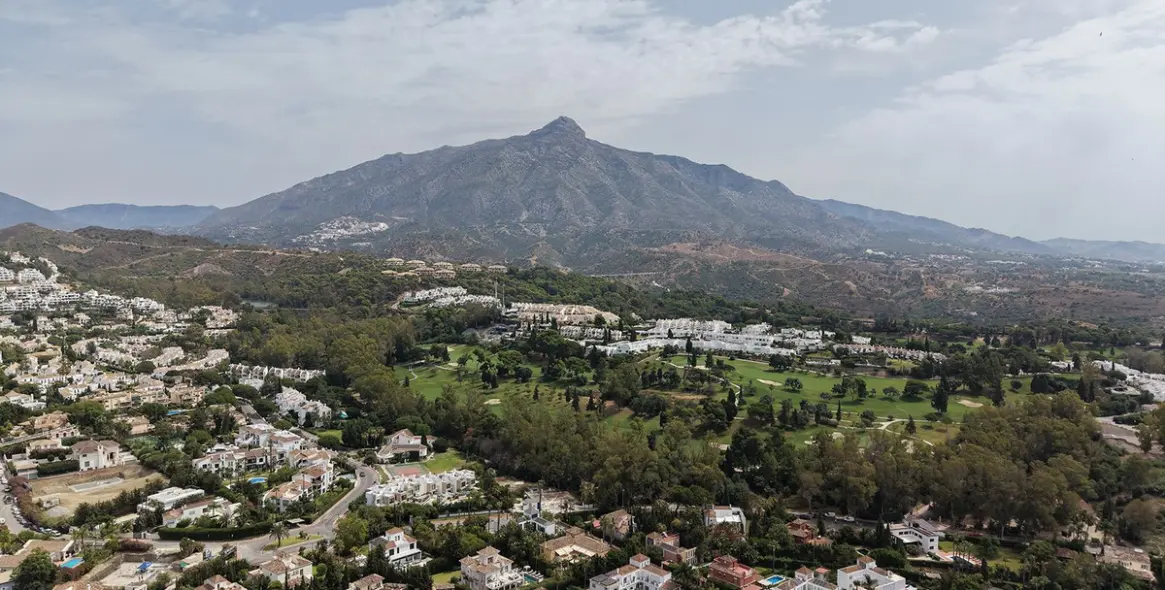 Sale of ground floor apartment in Nueva Andalucía 27