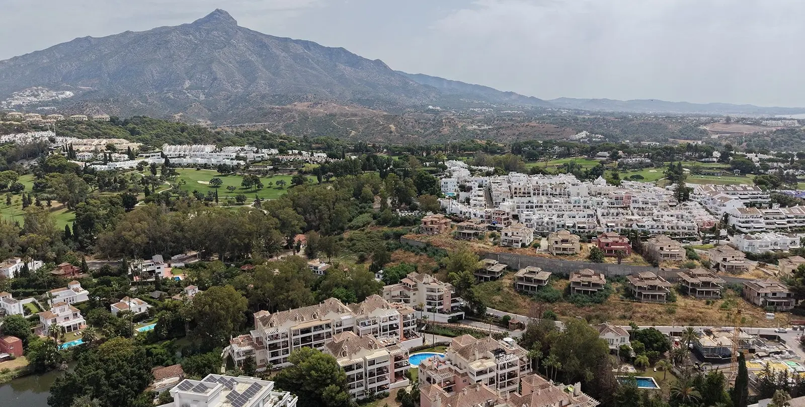Продажа апартаментов на первом этаже в Nueva Andalucía 25