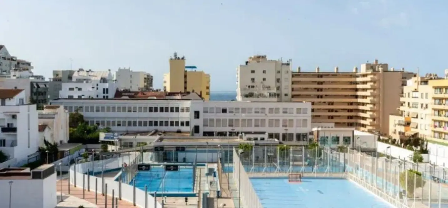 Sale of middle floor apartment in Marbella 0