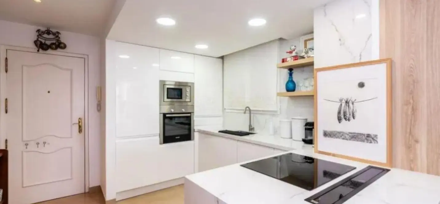 Sale of middle floor apartment in Marbella 3