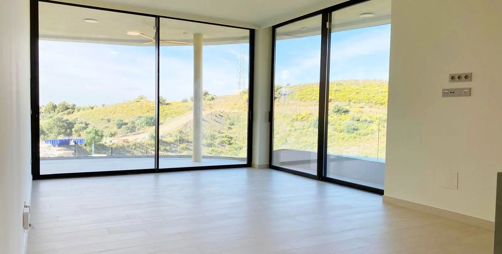 Venta de apartamento en planta media en Higueron 2