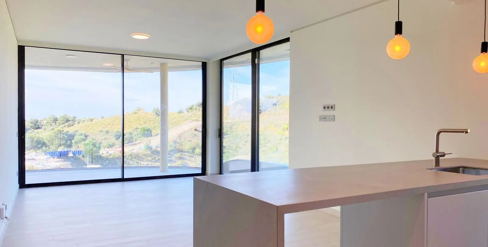 Venta de apartamento en planta media en Higueron 3