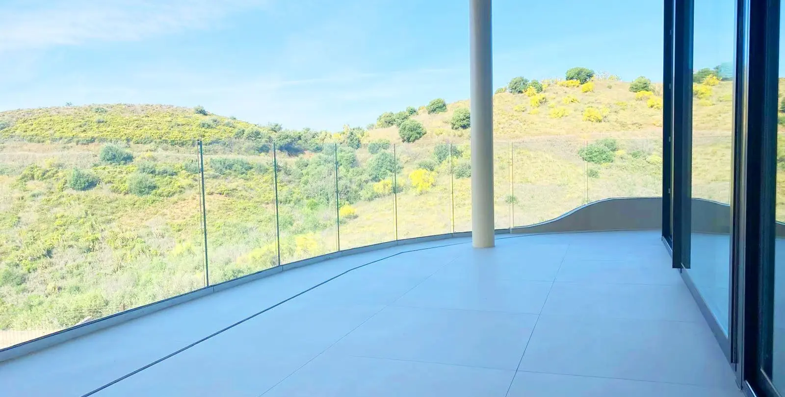 Venta de apartamento en planta media en Higueron 8