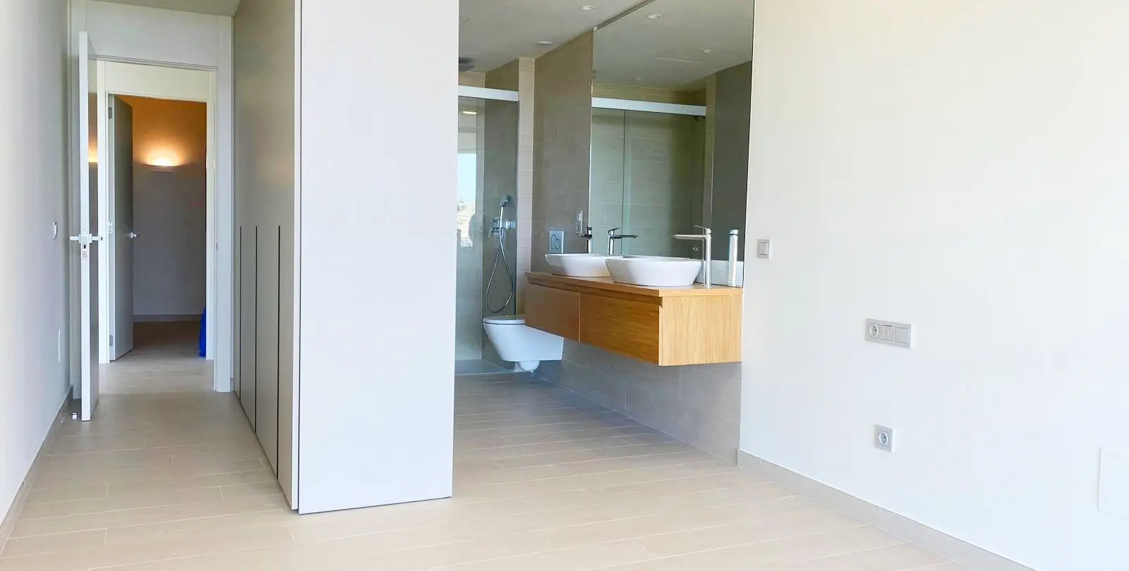 Venta de apartamento en planta media en Higueron 10