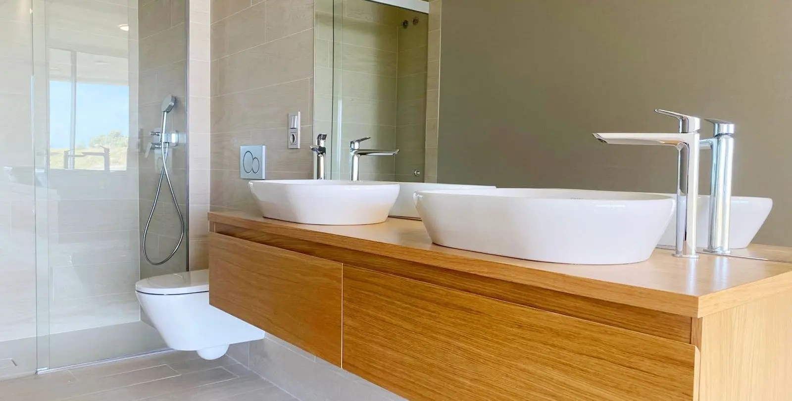 Venta de apartamento en planta media en Higueron 12
