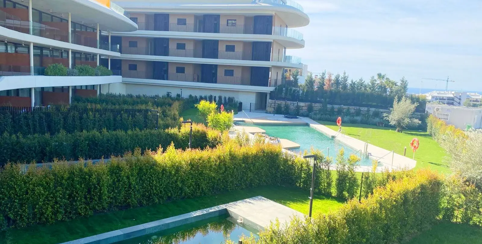 Venta de apartamento en planta media en Higueron 13