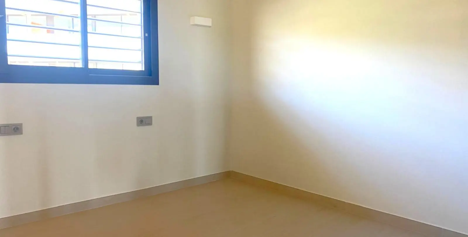 Venta de apartamento en planta media en Higueron 15