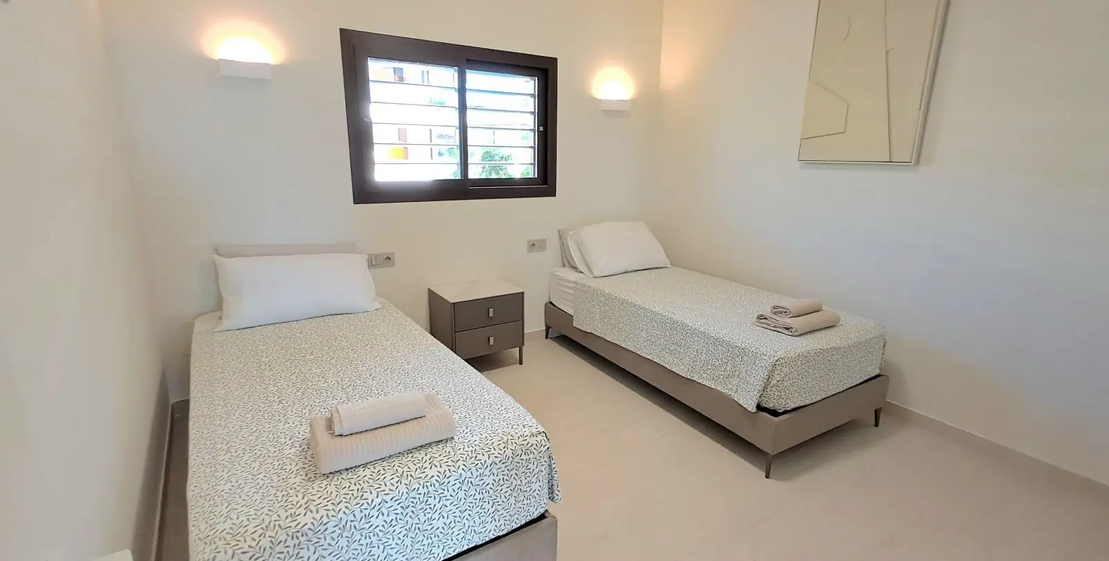 Sale of middle floor apartment in Higueron 18