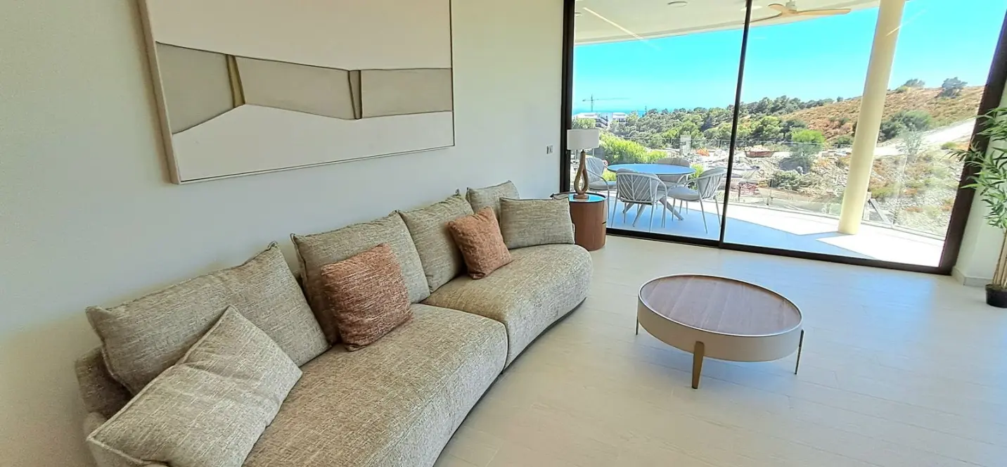 Venta de apartamento en planta media en Higueron 2