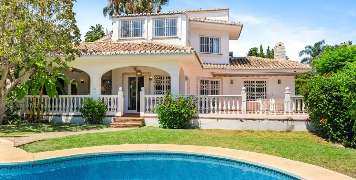 Venta de villa independiente en Calahonda 1