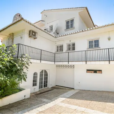 Venta de villa independiente en Calahonda