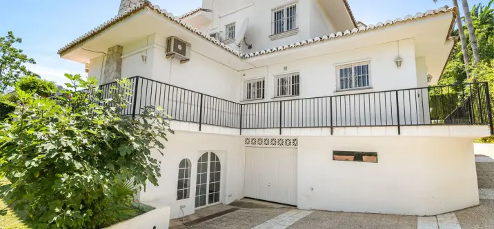 Venta de villa independiente en Calahonda 3