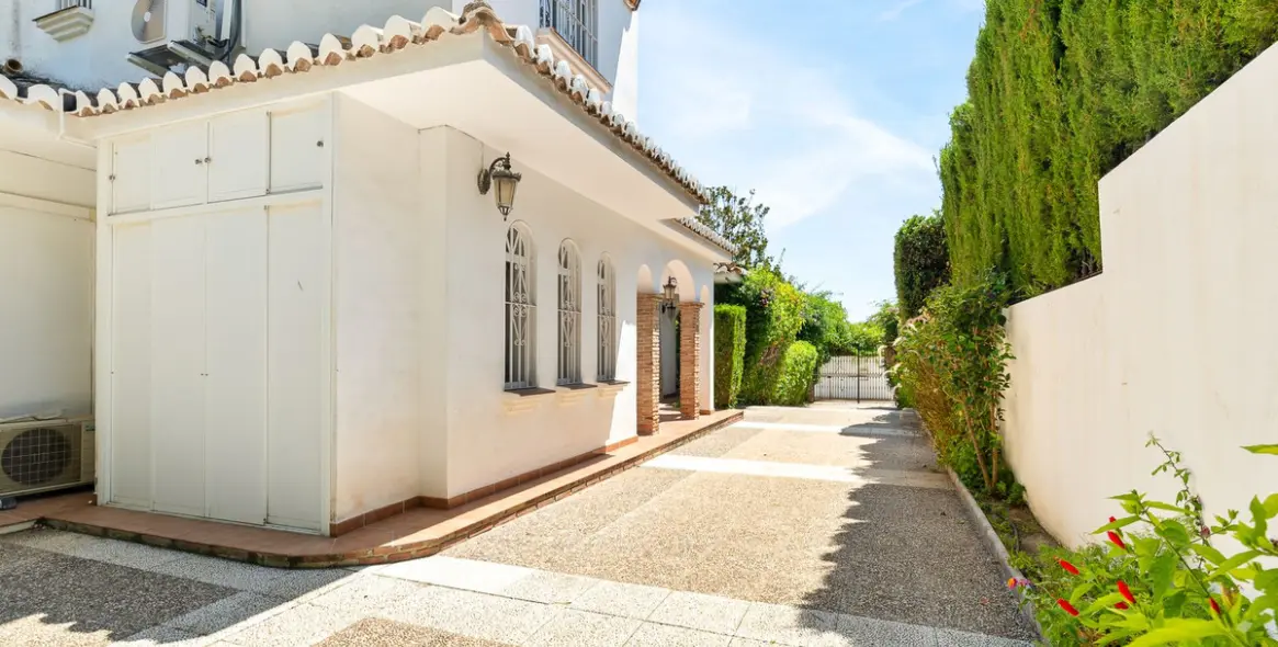 Venta de villa independiente en Calahonda 45